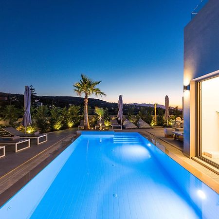 Vasilios Villa, With Pool, Gym & Close To Beach, By Thinkvilla Loutra  Екстер'єр фото