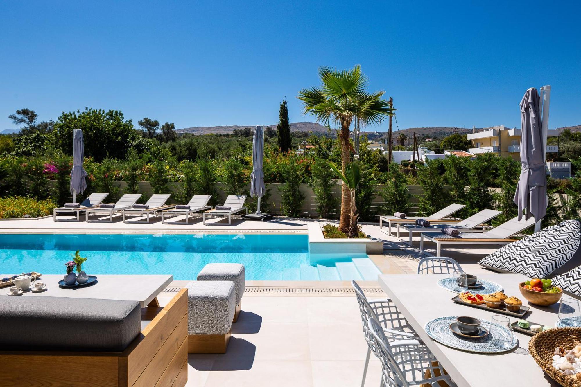 Vasilios Villa, With Pool, Gym & Close To Beach, By Thinkvilla Loutra  Екстер'єр фото
