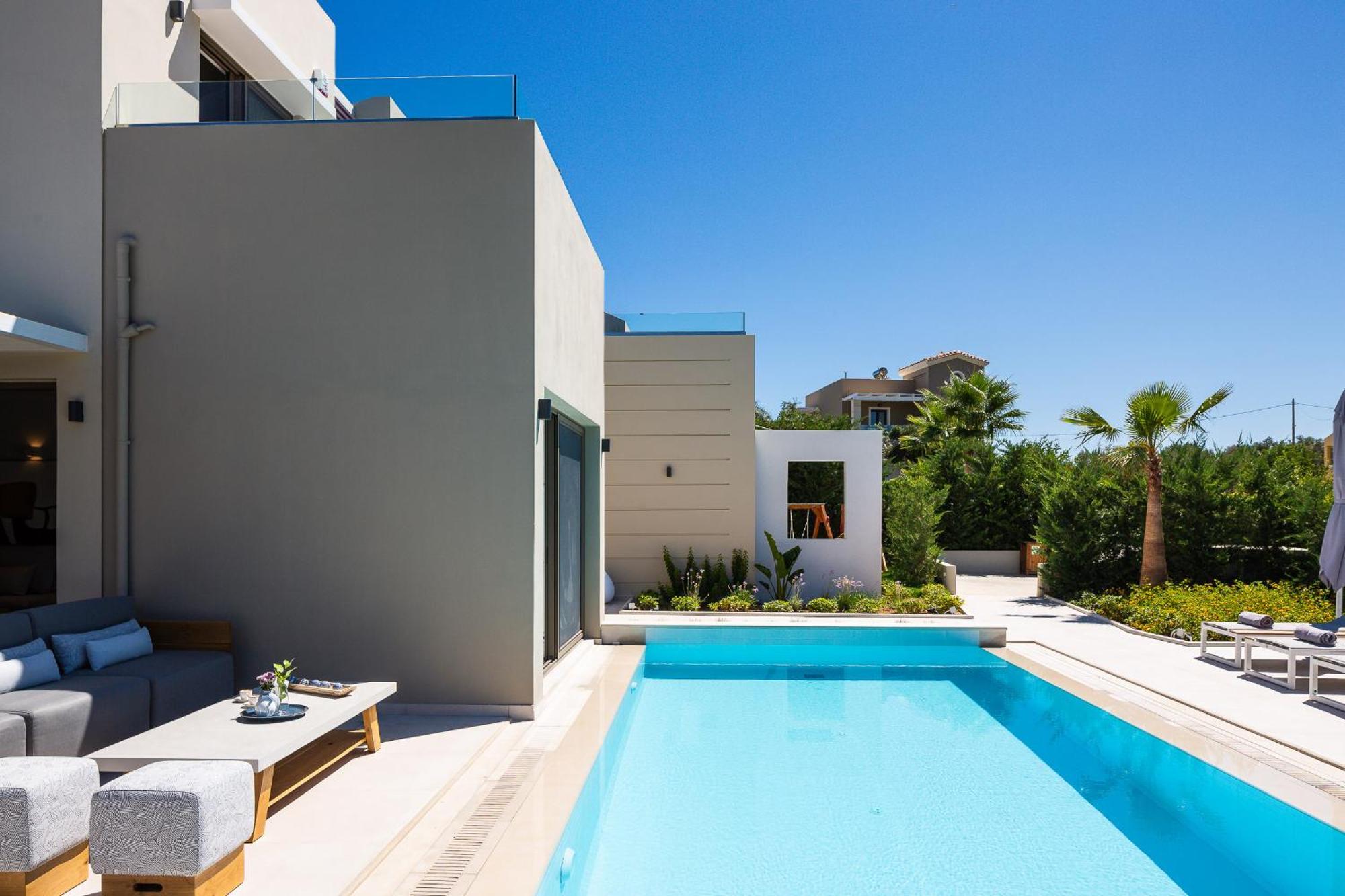 Vasilios Villa, With Pool, Gym & Close To Beach, By Thinkvilla Loutra  Екстер'єр фото