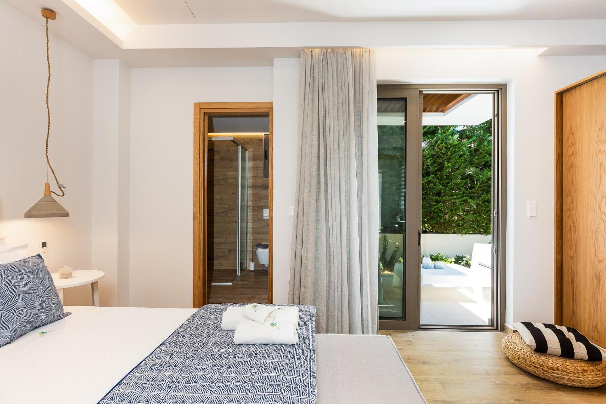 Vasilios Villa, With Pool, Gym & Close To Beach, By Thinkvilla Loutra  Екстер'єр фото