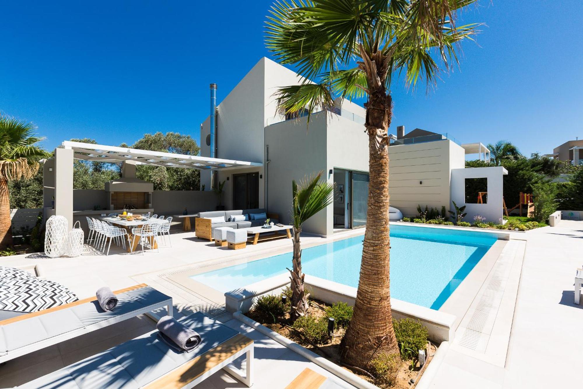 Vasilios Villa, With Pool, Gym & Close To Beach, By Thinkvilla Loutra  Екстер'єр фото