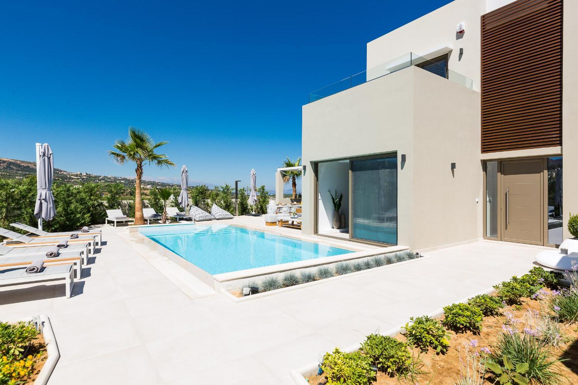 Vasilios Villa, With Pool, Gym & Close To Beach, By Thinkvilla Loutra  Екстер'єр фото