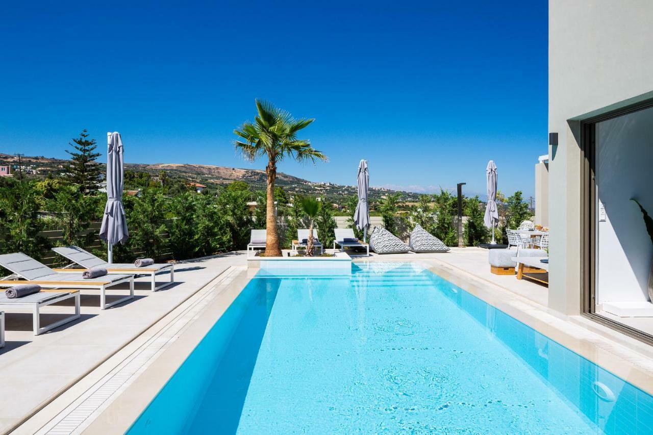 Vasilios Villa, With Pool, Gym & Close To Beach, By Thinkvilla Loutra  Екстер'єр фото